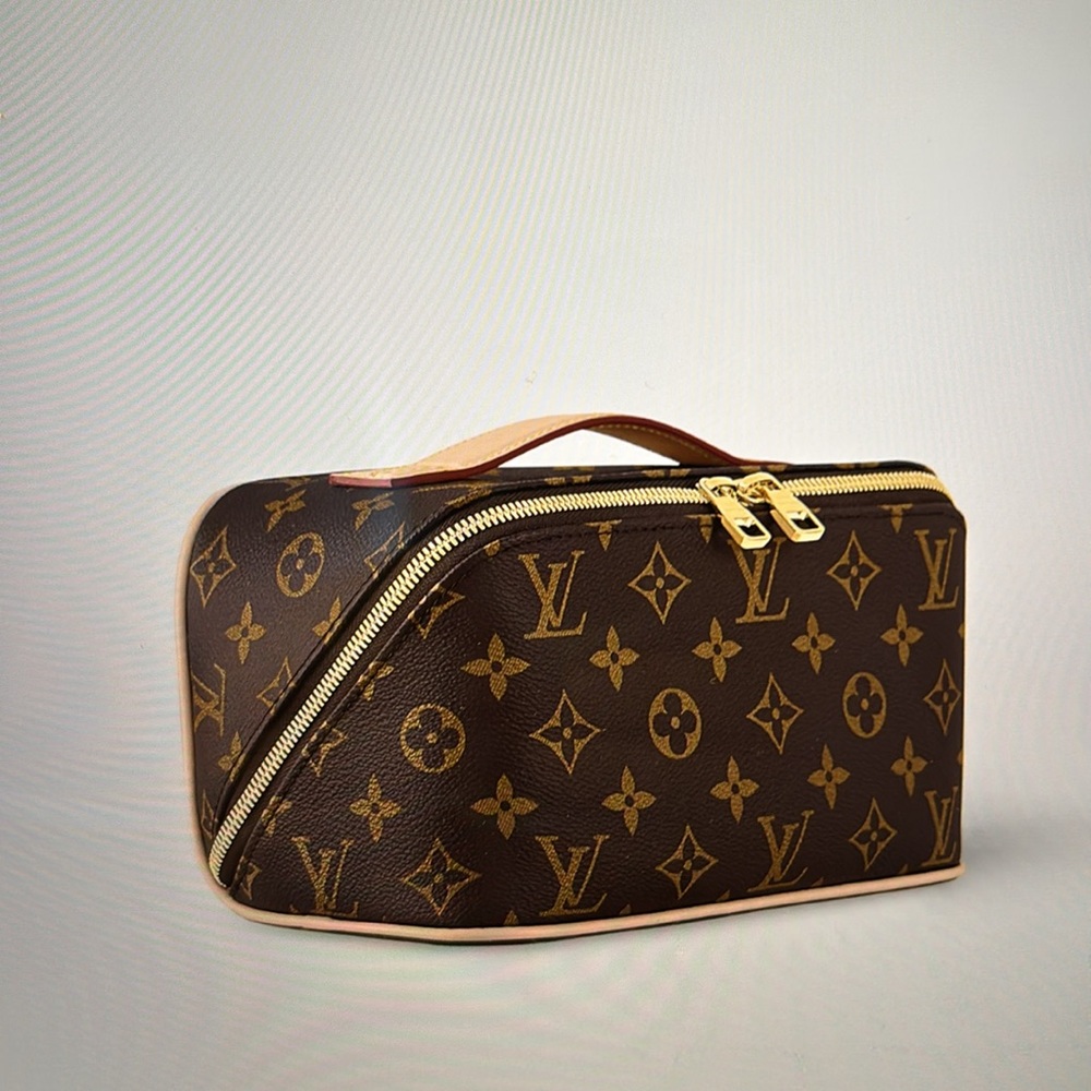 ❌SOLD❌Louis Vuitton Monogram Toiletry Bag M11750 New condition